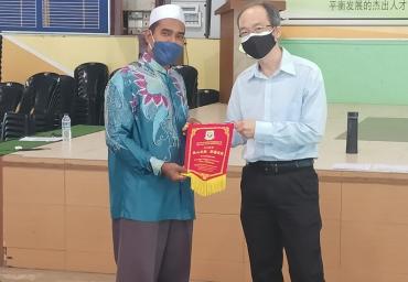 校方赠与校友会的纪念品 1